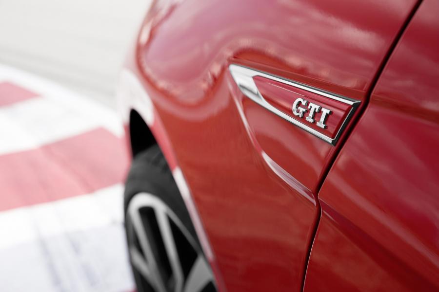 Детали экстерьера Volkswagen Polo GTI 2017 года  (WW) (фото 41 из 46)